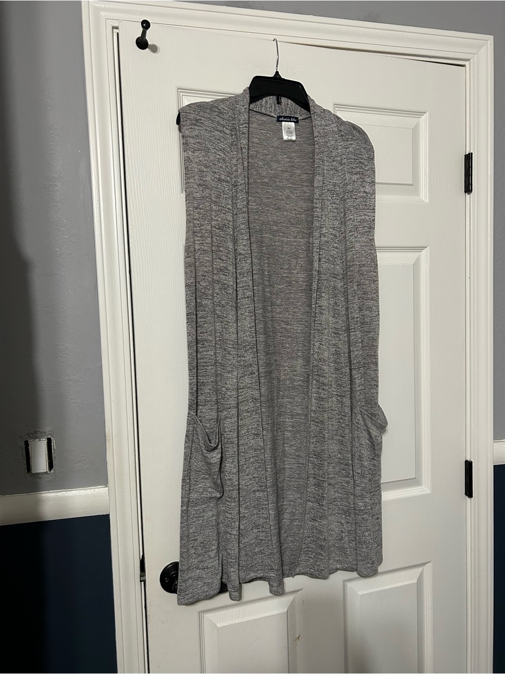 Women's Light Gray Open-Front Sleeveless Cardigan